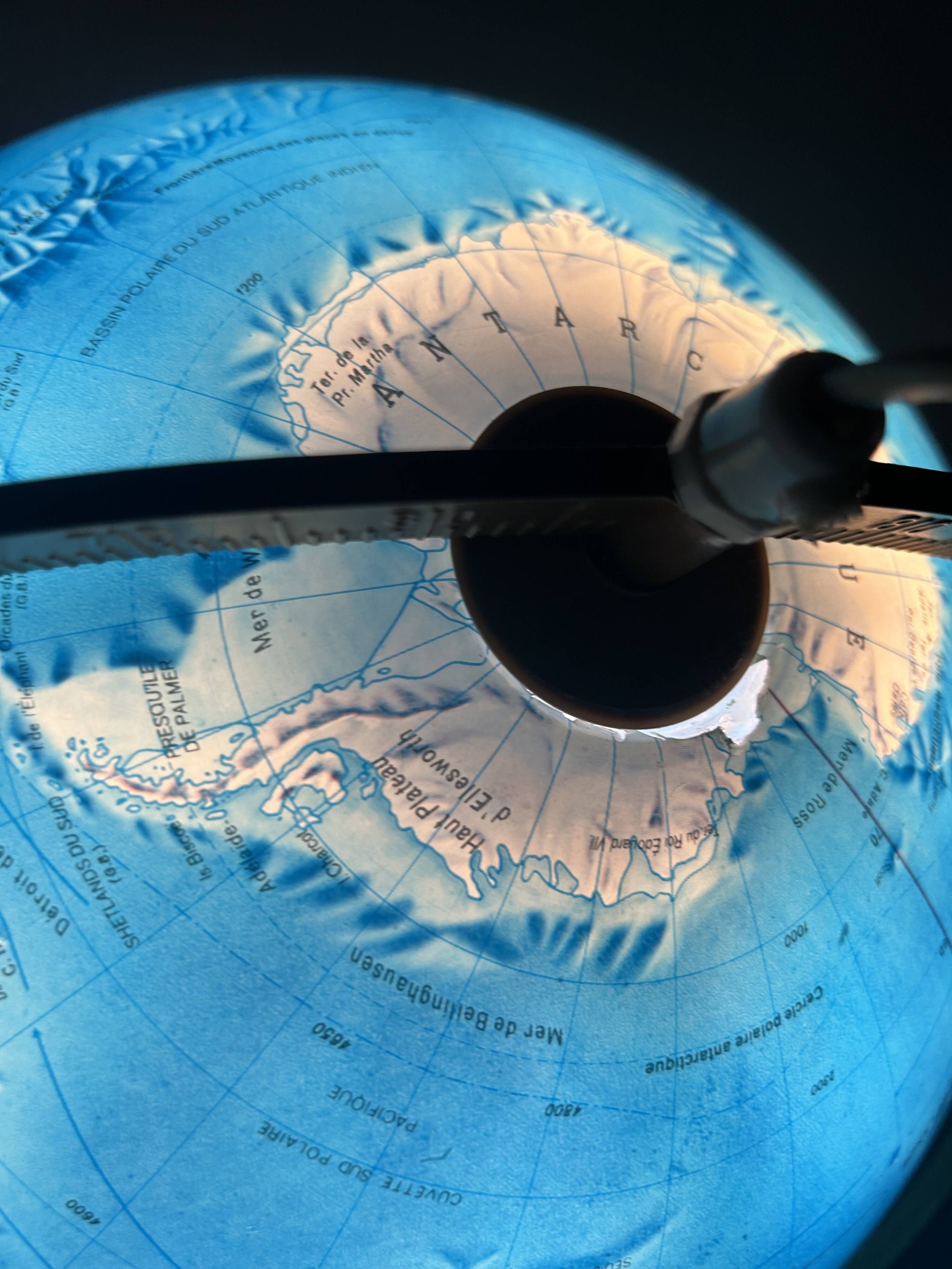 Illuminated Relief Globe – Scan-Globe Model 3Z Gyroscopic