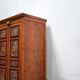 Armoire de mariage chinoise ancienne en orme sculpté et laqué – École de Ni