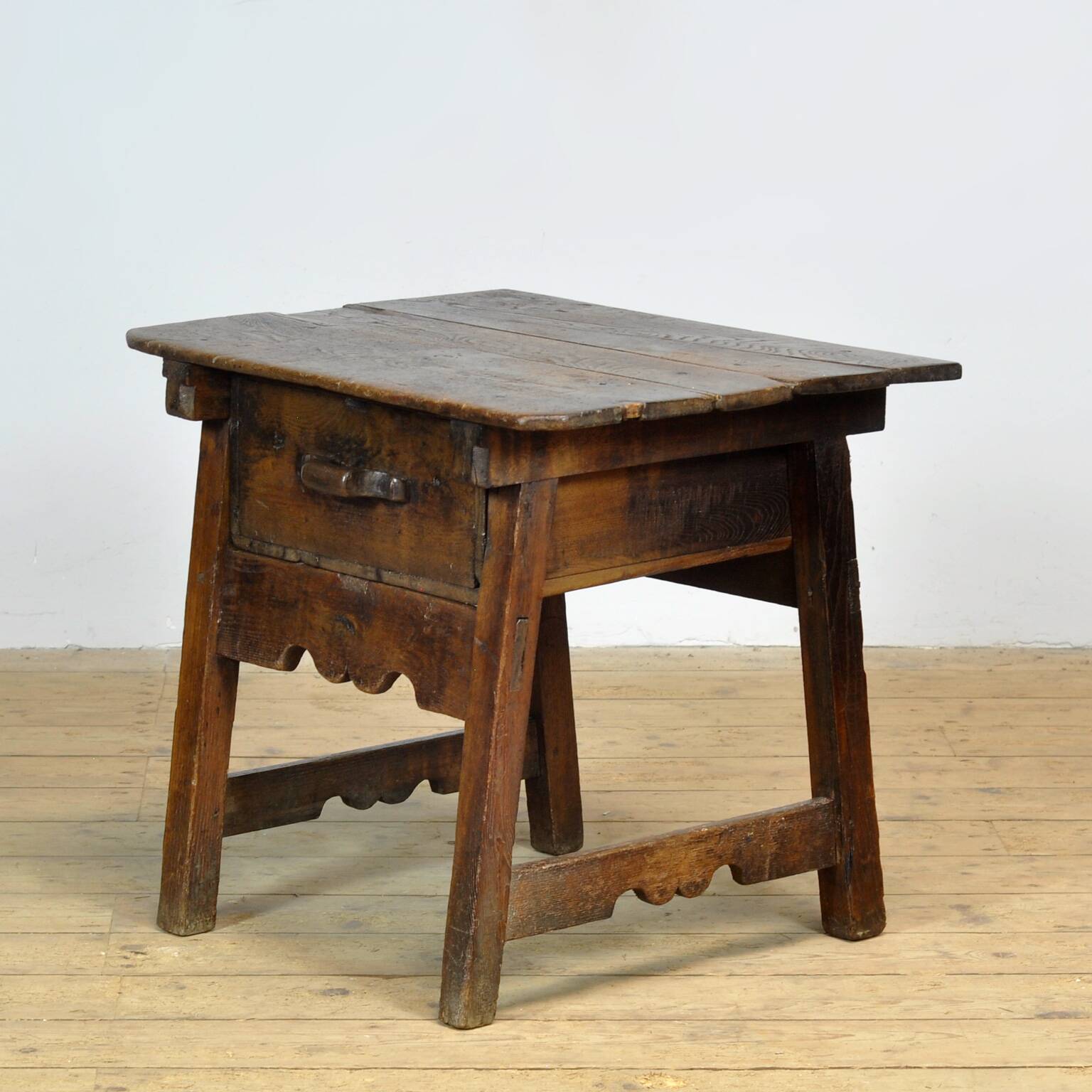 Table espagnole, XVIIIe siècle