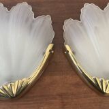 Paire d’appliques vintage en verre dépoli et laiton