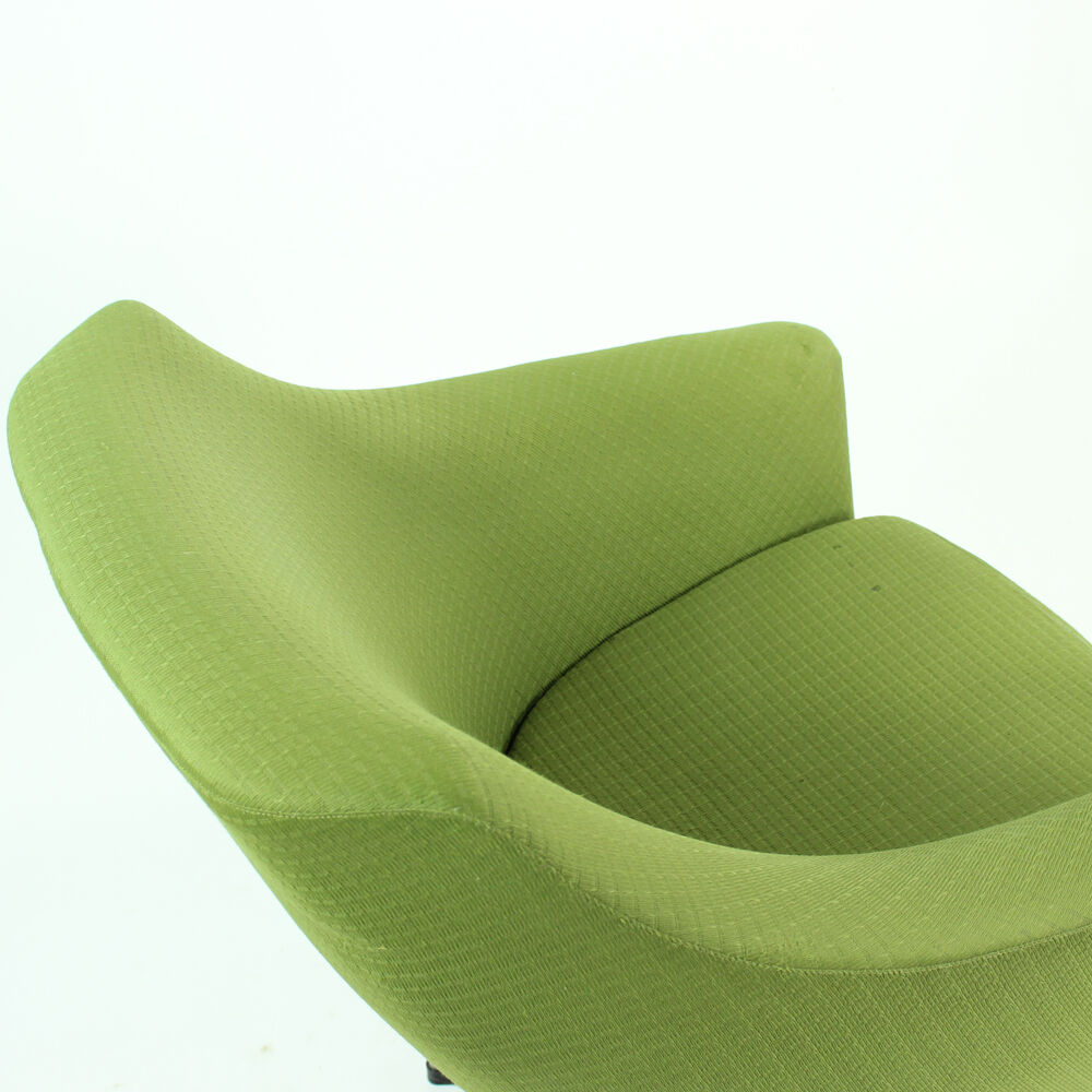 Fauteuil vert du milieu du siècle par Up Zavody, Tchécoslovaquie 1979