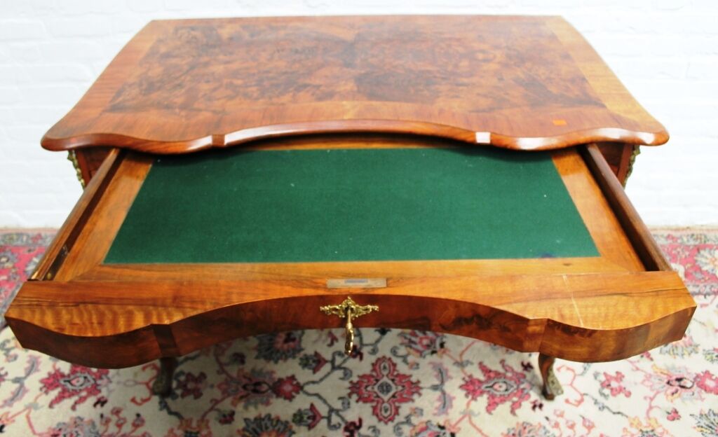 Bureau de Dresde du 18ème siècle.