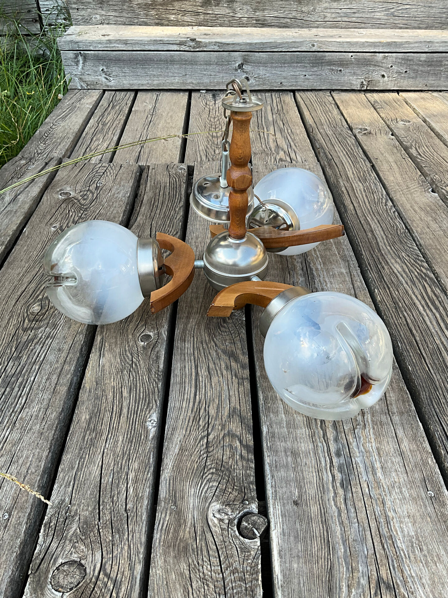 Exceptional Space Age / Mid-Century suspension chandelier, 3 concave globes.