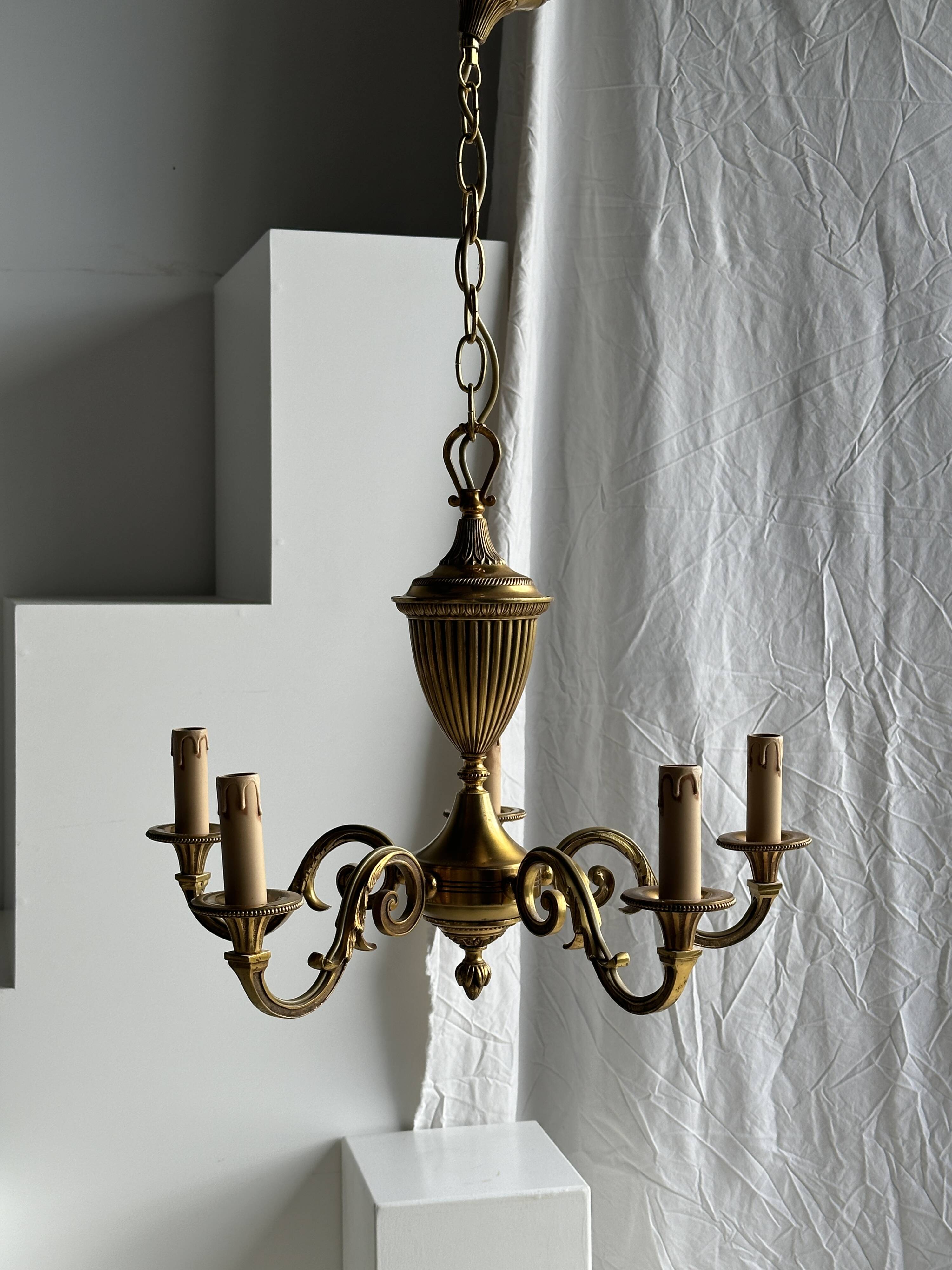 Classic 5-light gold chandelier