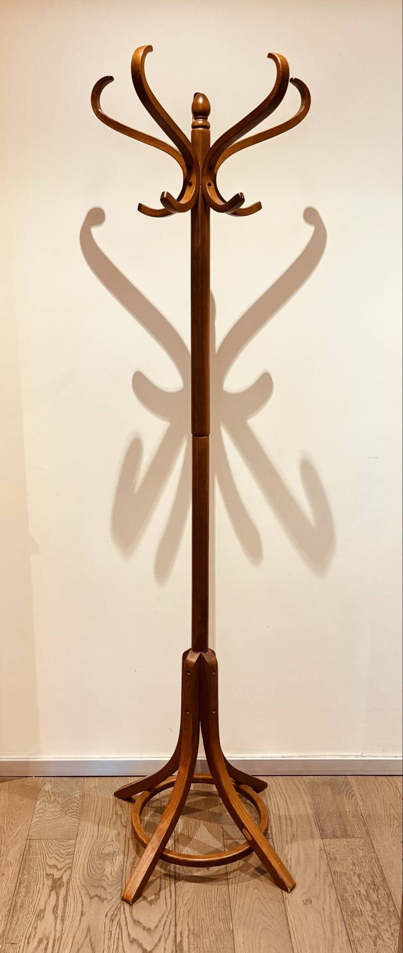 Baumann parrot coat rack