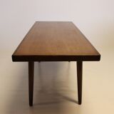 Table basse en teck de conception danoise des années 1960.