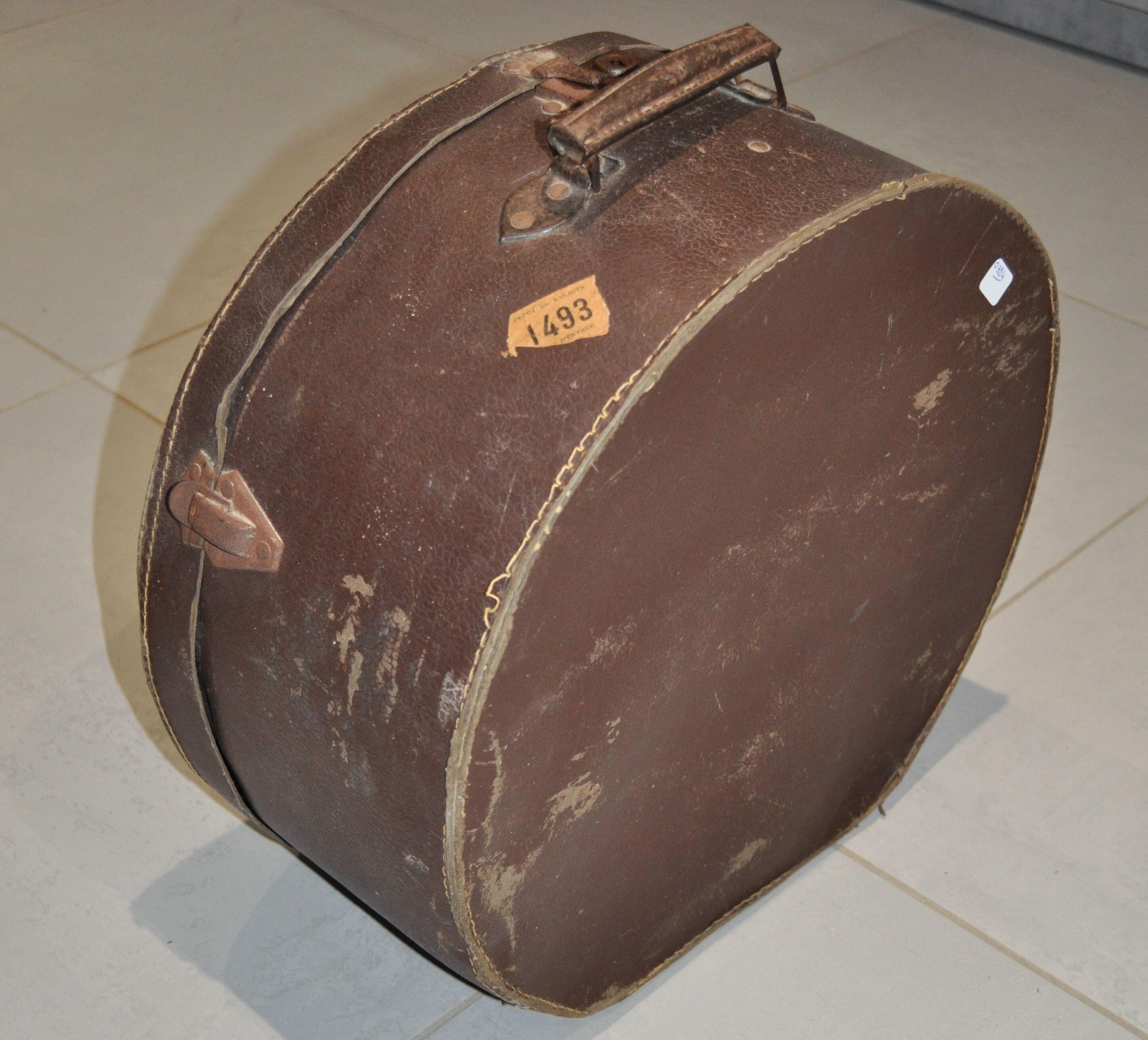 Boiled cardboard hat box