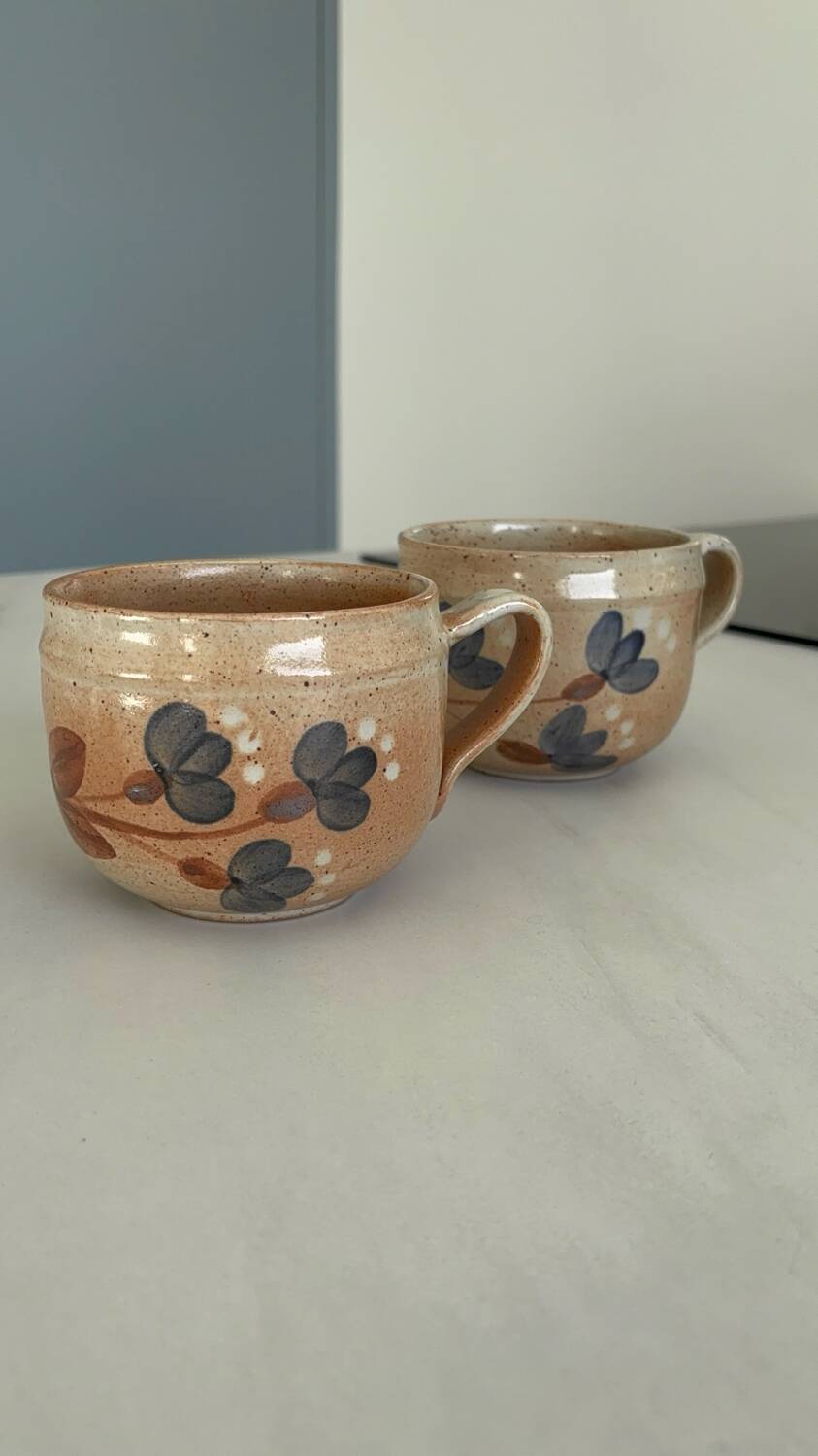 Set of 2 large vintage stoneware mugs from Atelier du Marais – Flower mugs