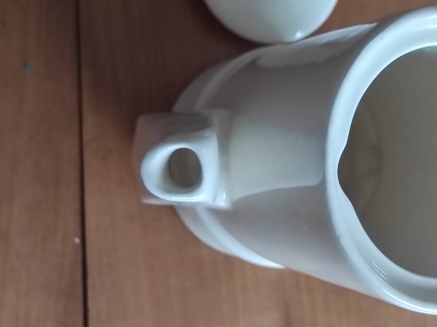 Small coffee maker with floral decoration