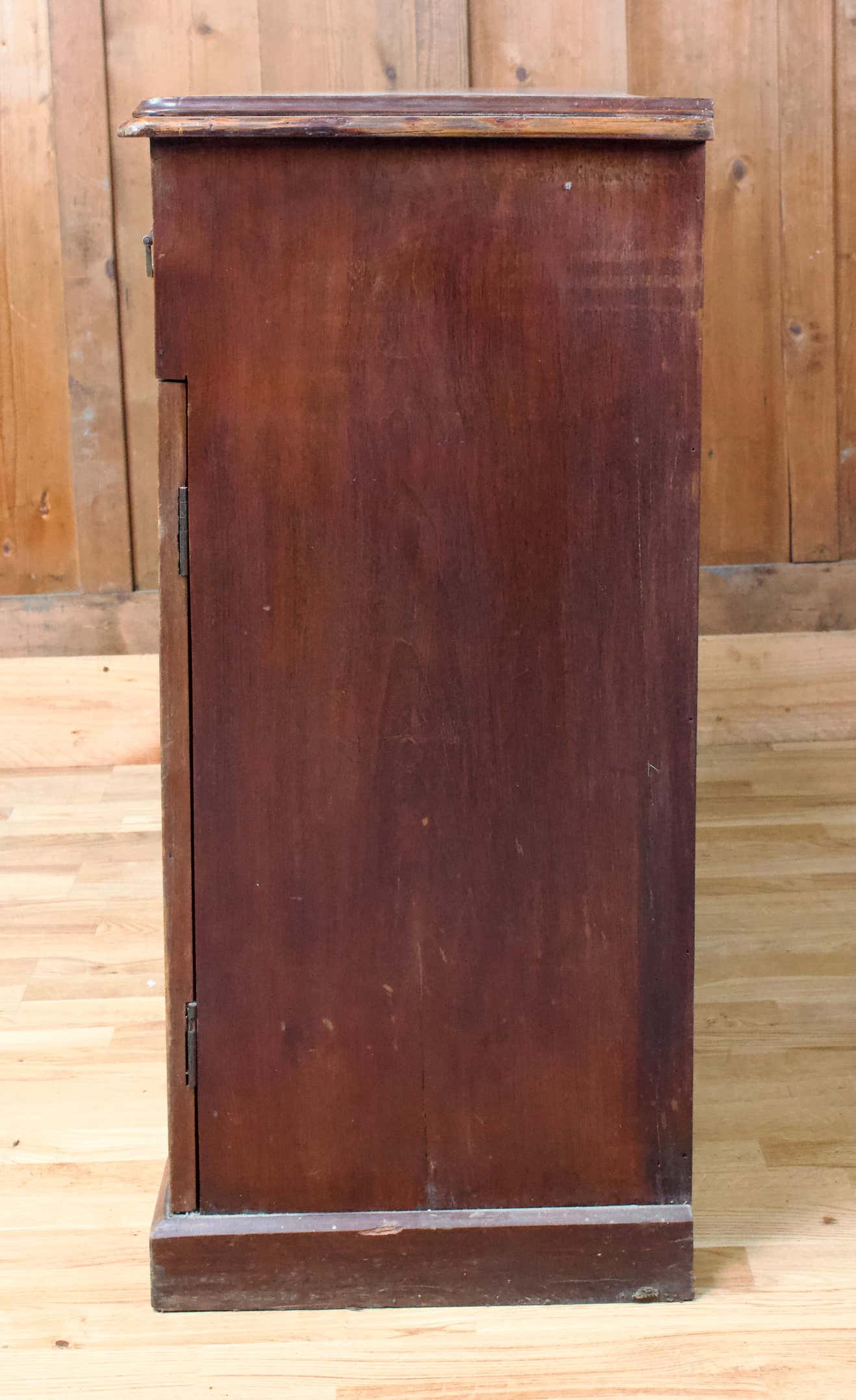 English mahogany sideboard from the 19th century