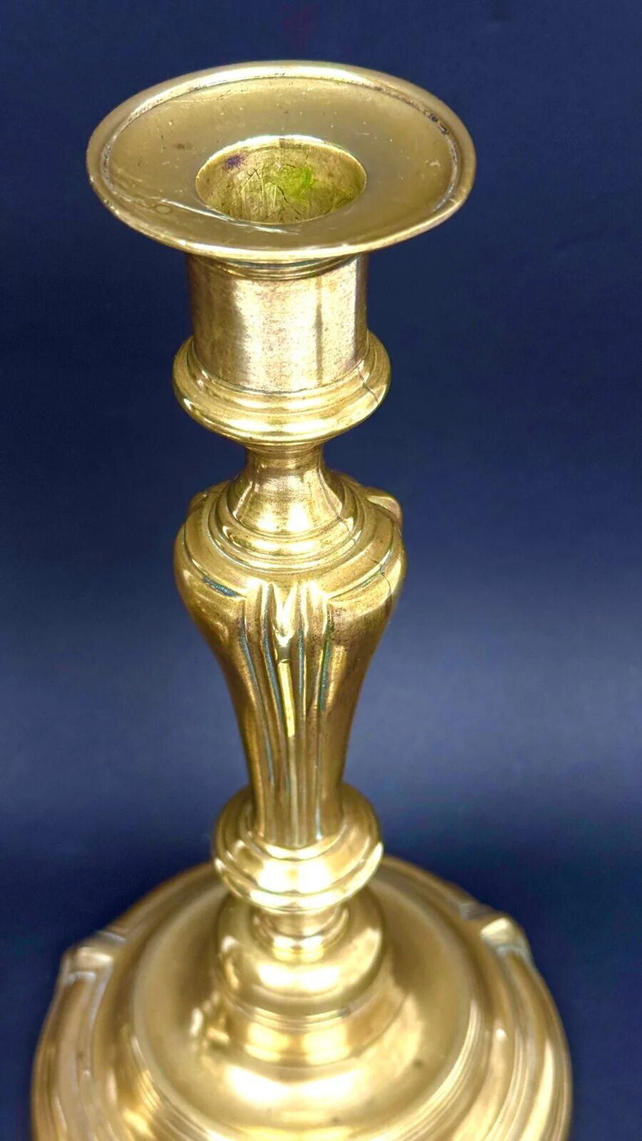 Pair of gilded bronze candlesticks from the Regency period, 18th century.