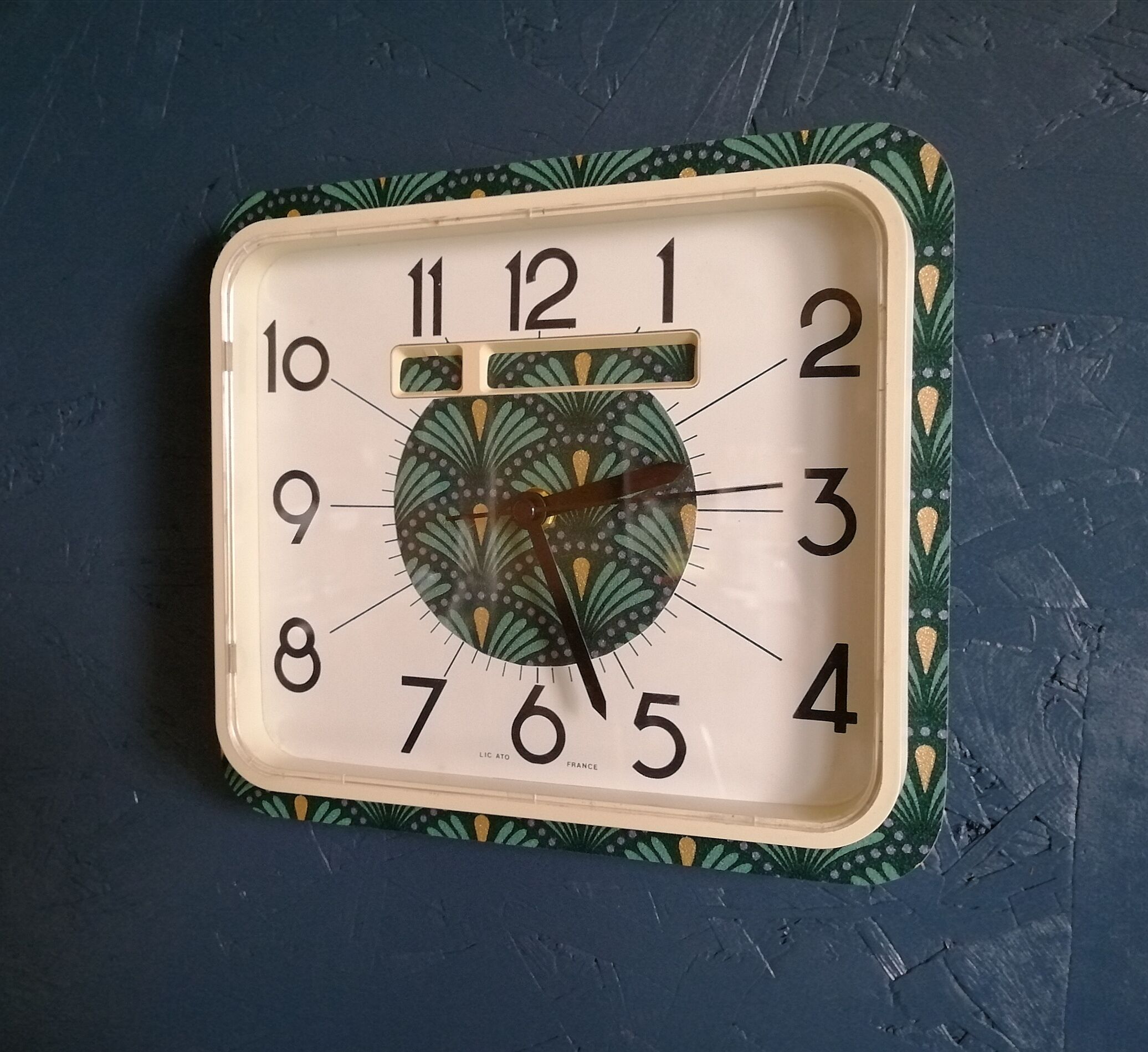 Horloge vintage pendule murale "verte dorée"