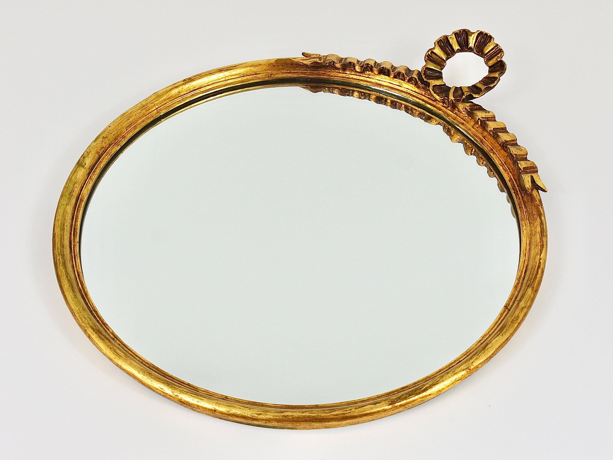 Round wall mirror in gilded wood, mid-century, C. Allodi & G. Subelli, Italy, 1950s.