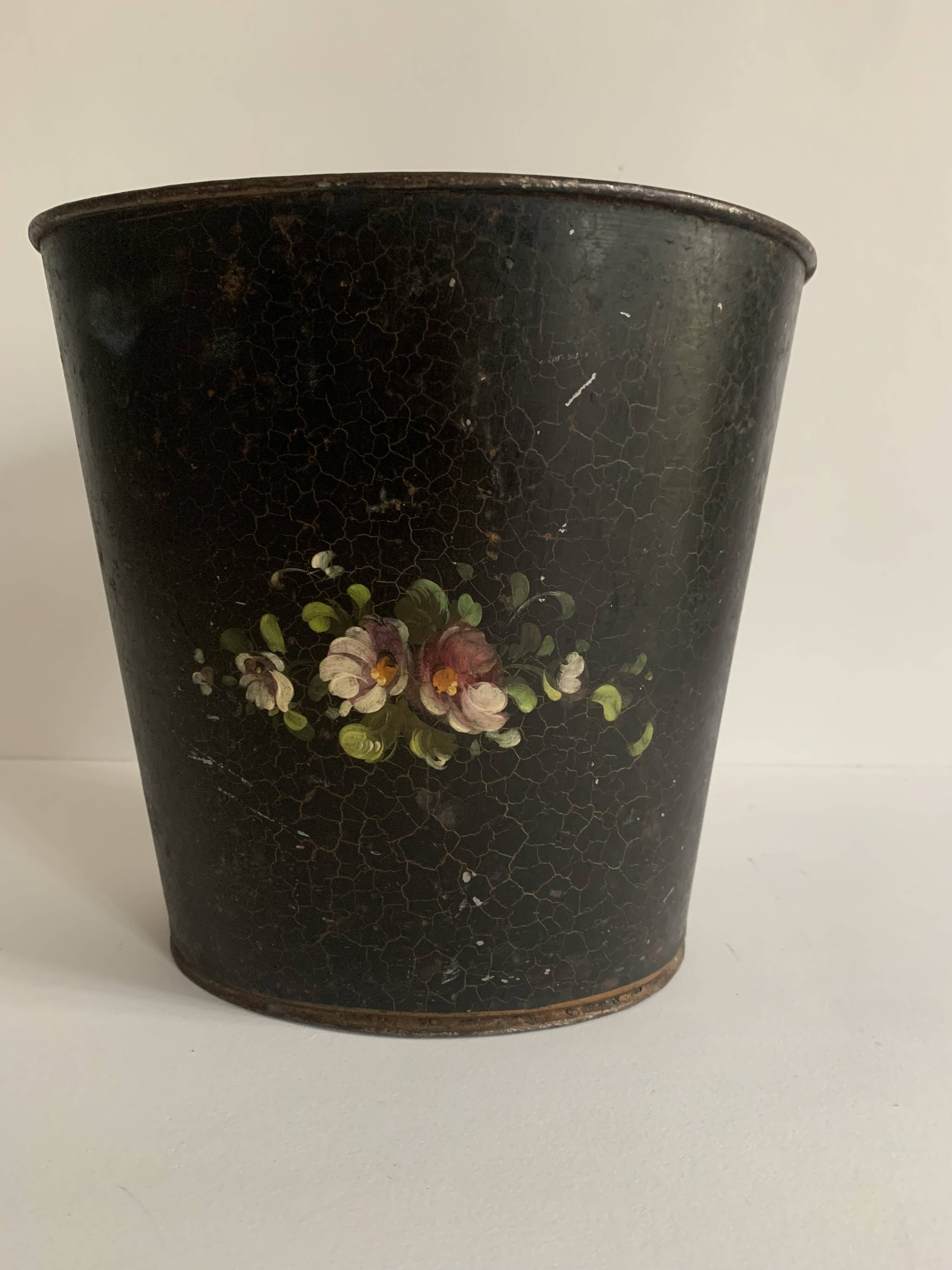 Napoleon III waste paper basket in black sheet metal and painted flowers, 19th century