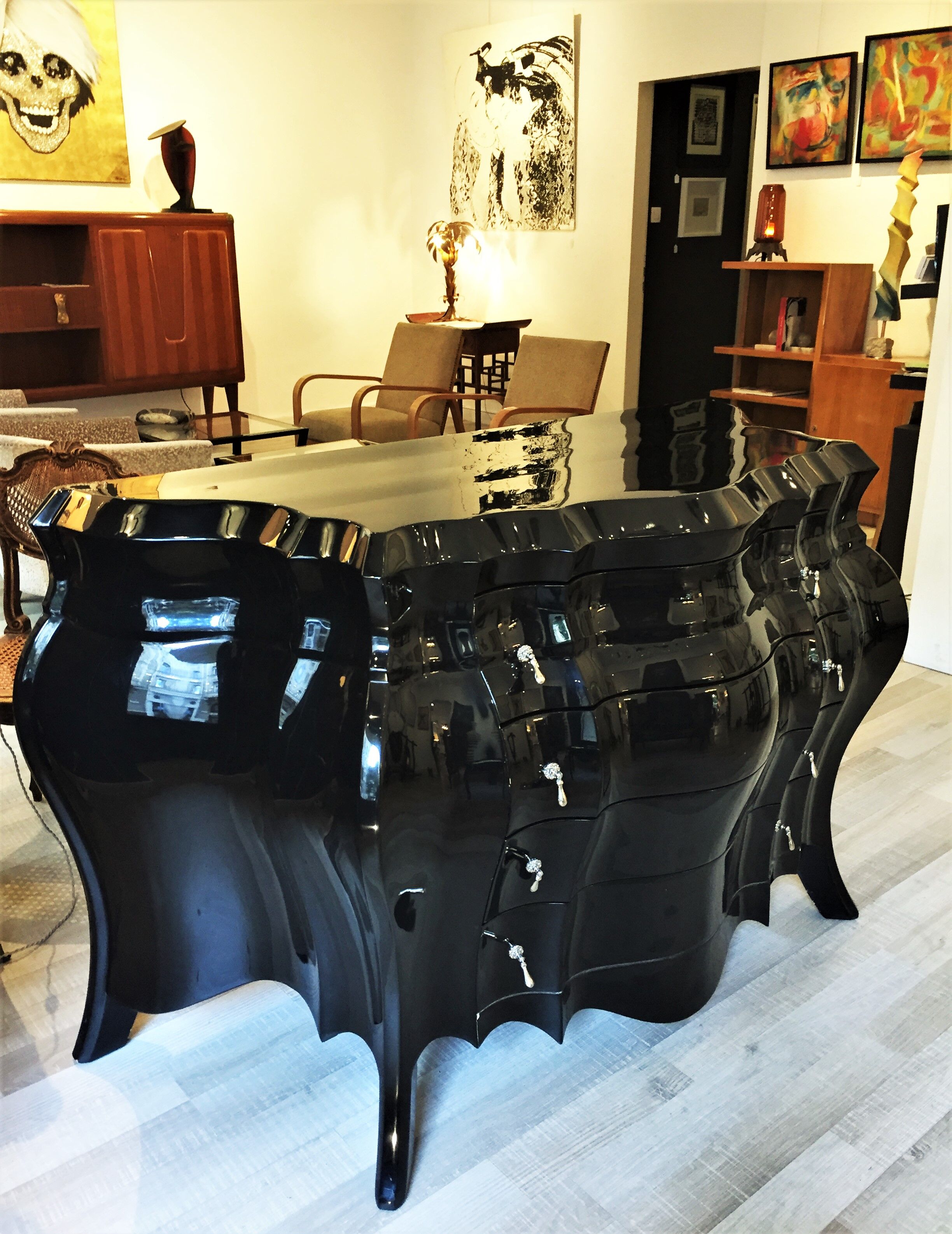 Italian Art deco chest of drawers from the 1940's