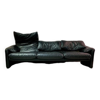 Maralunga sofa by Cassina