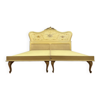 Important Louis XV style Venetian bed in lacquered and gilded wood