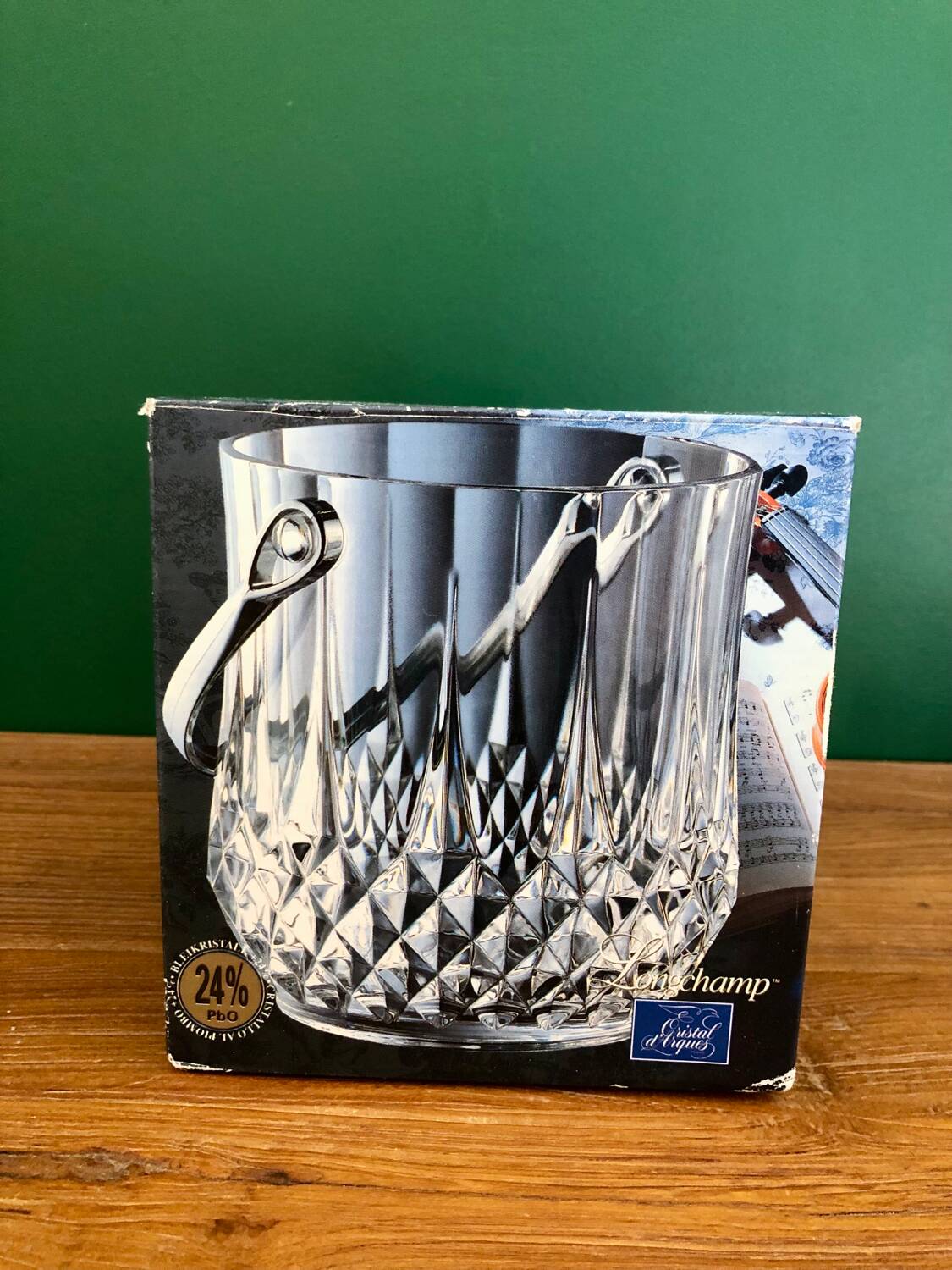 Ice bucket with tongs