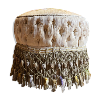 Pouf d'époque Napoléon III en tissu capitonné d'origine à roulettes