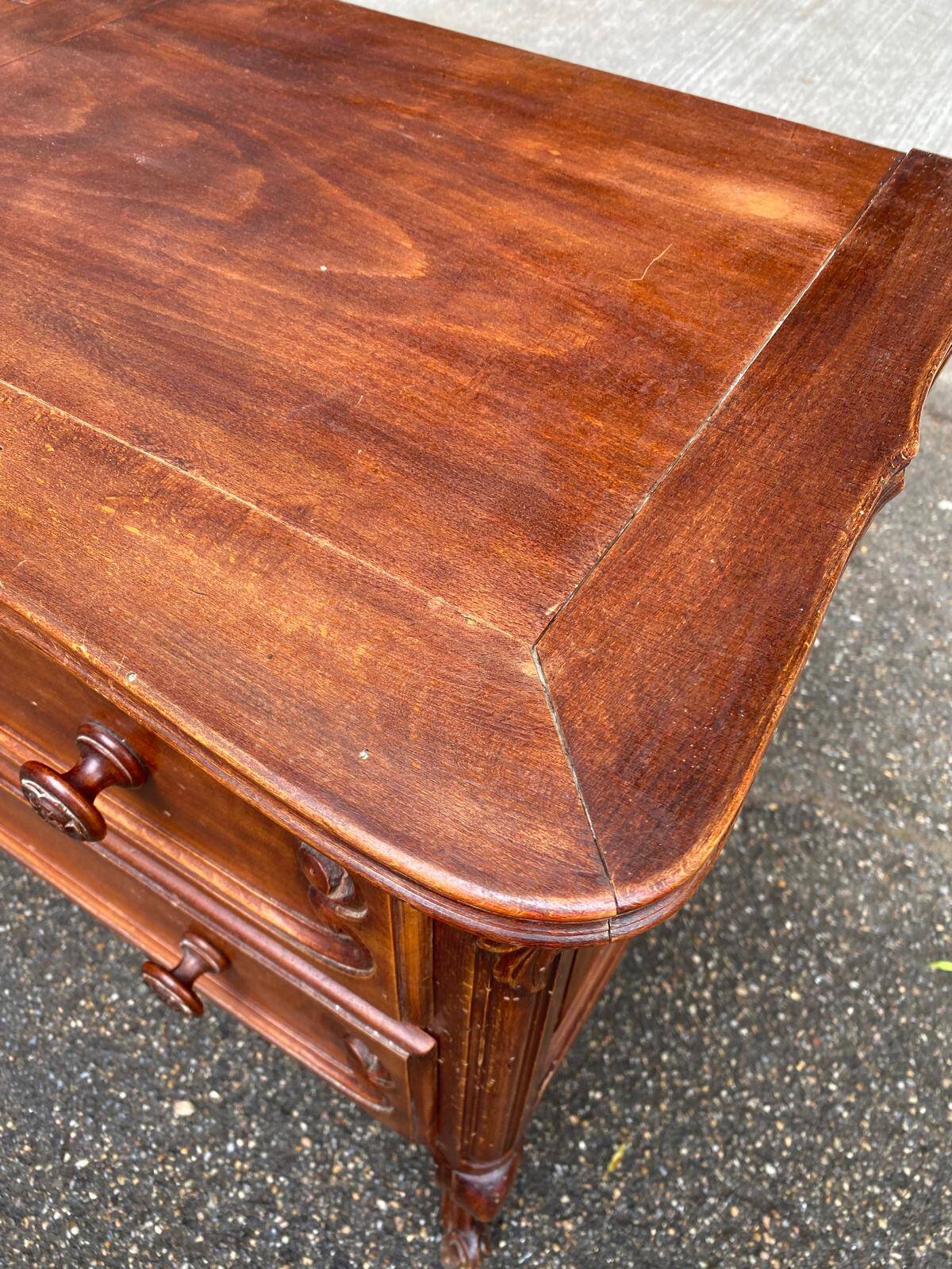 Louis XV commode in solid wood from the 19th century.