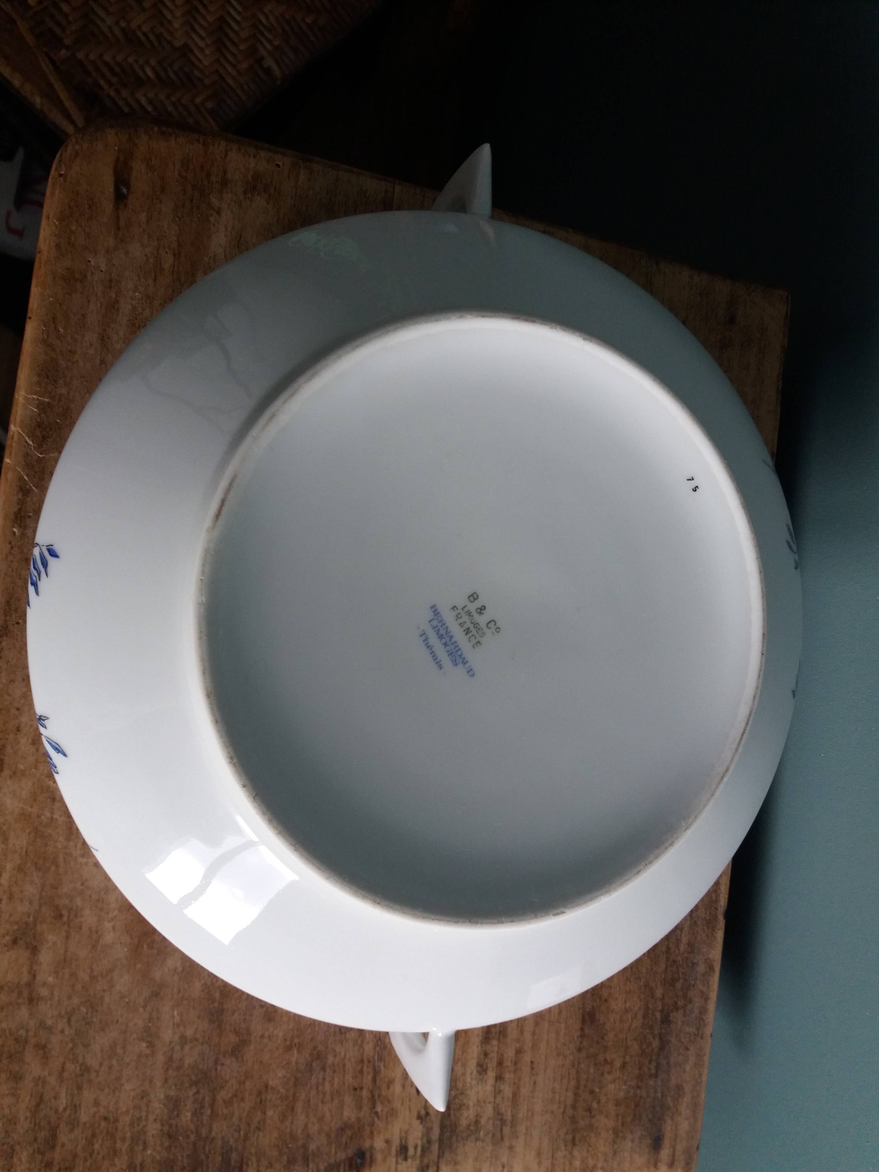 Ariès tureen by Raymond Loewy, Limoges Bernardaud porcelain, Themis pattern