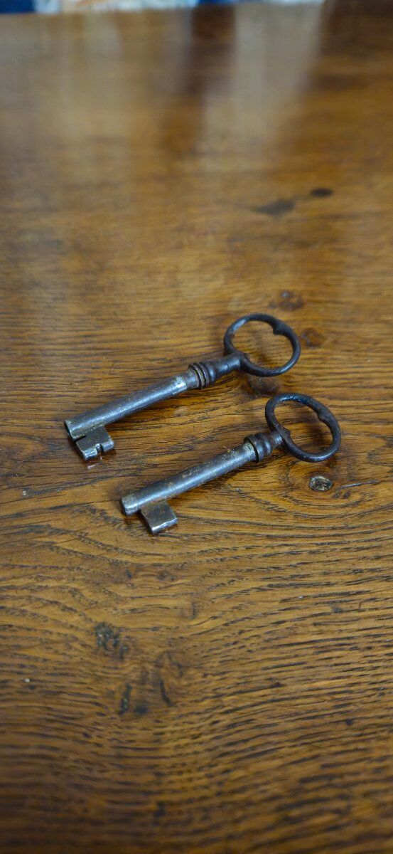 Low buffet with a curved front from the Louis Philippe period in walnut.