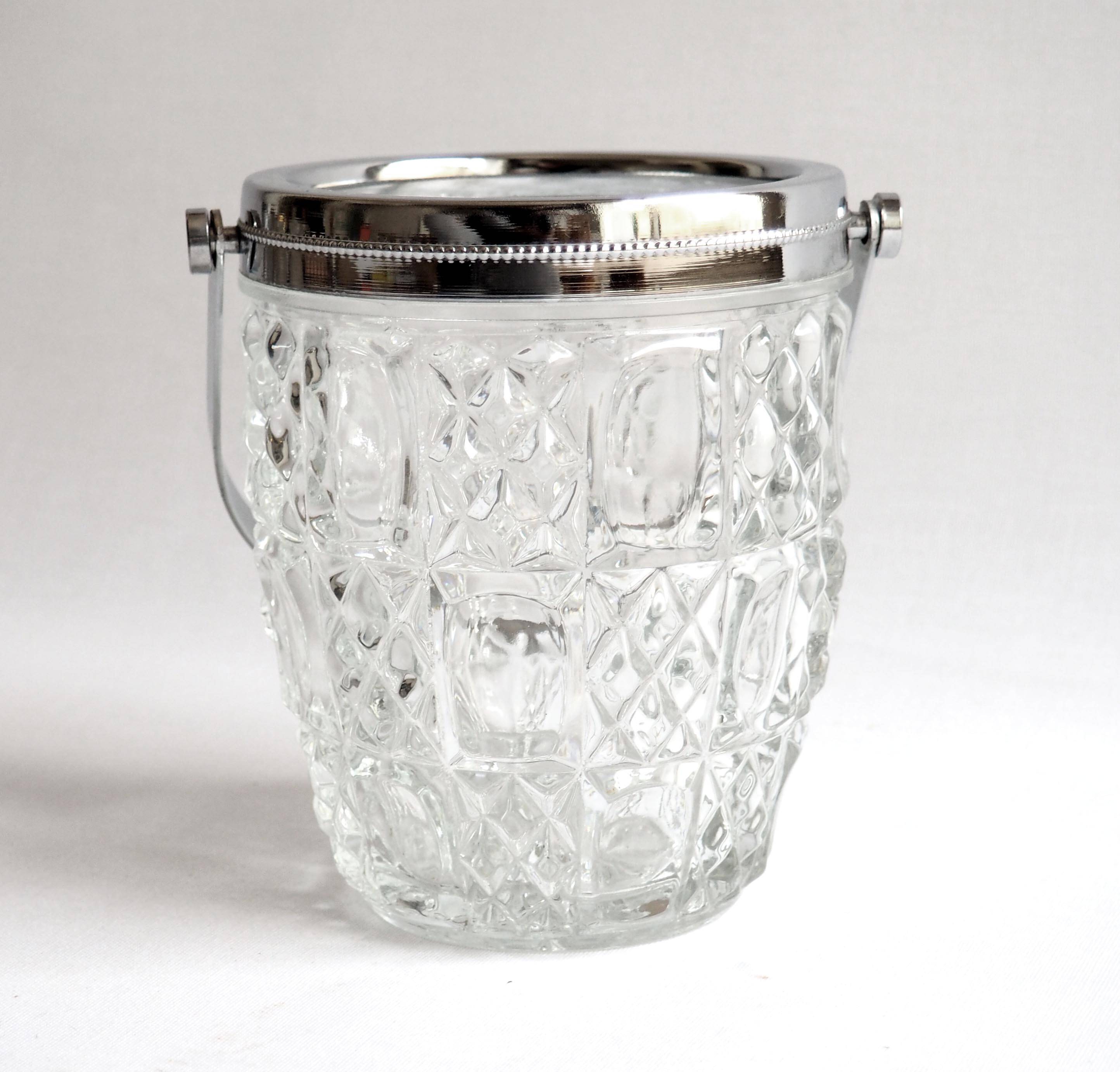 Checkerboard glass ice bucket