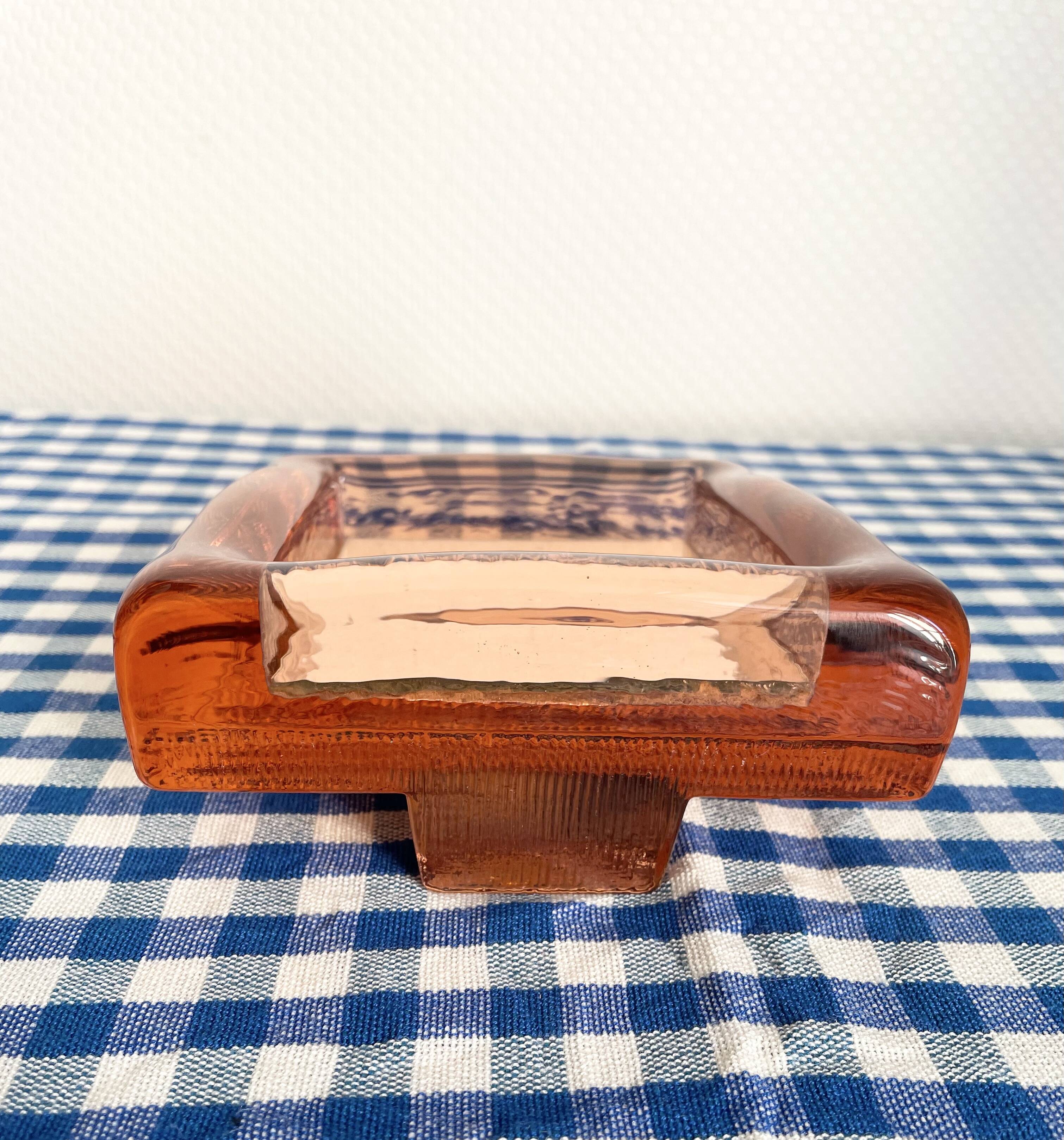 Miroir en verre rose d’Italie