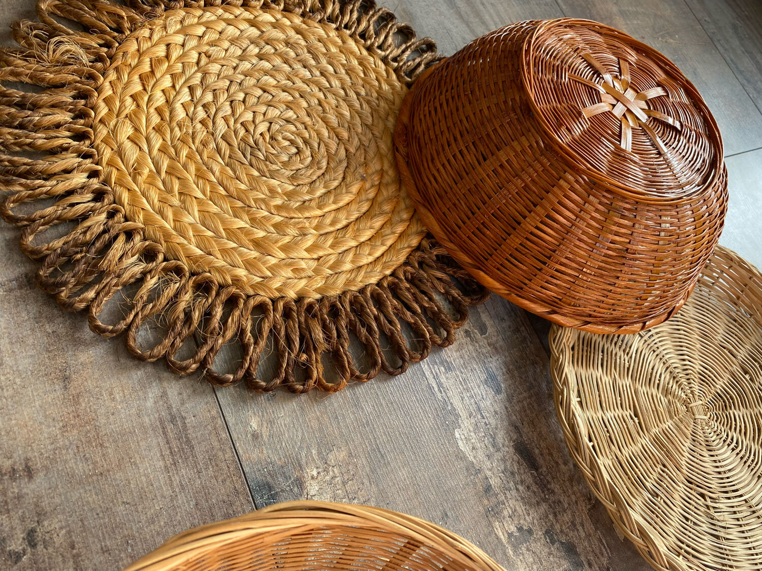 Wall composition of baskets