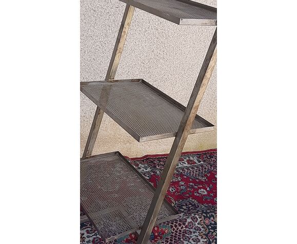 Industrial zigzag shelf in perforated metal