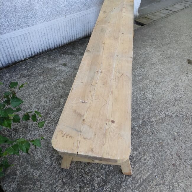 Bench in natural pine