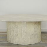 Oval coffee table in Italian-designed marble from the 1970s