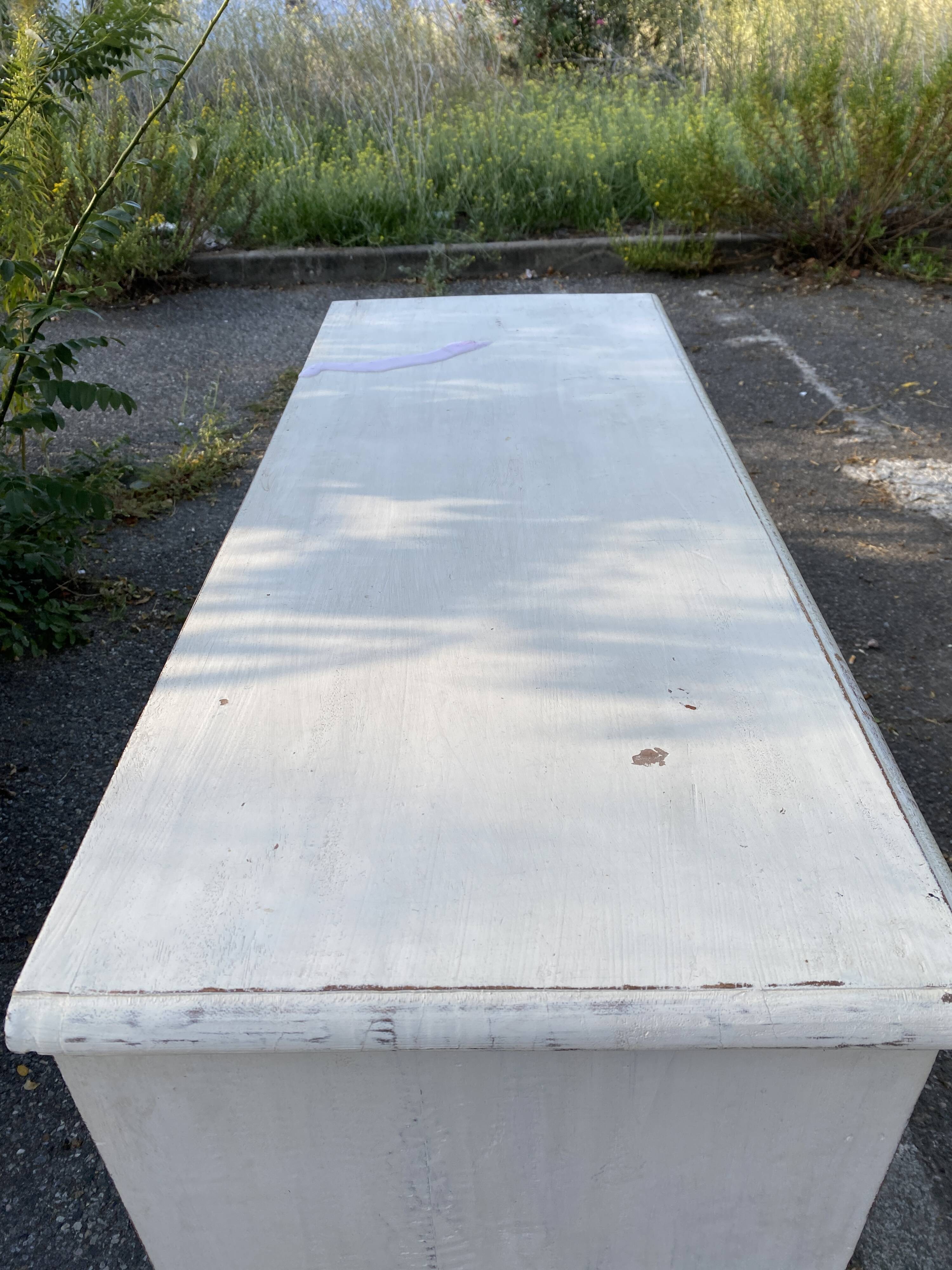 Commode en pin patiné blanc multi tiroirs