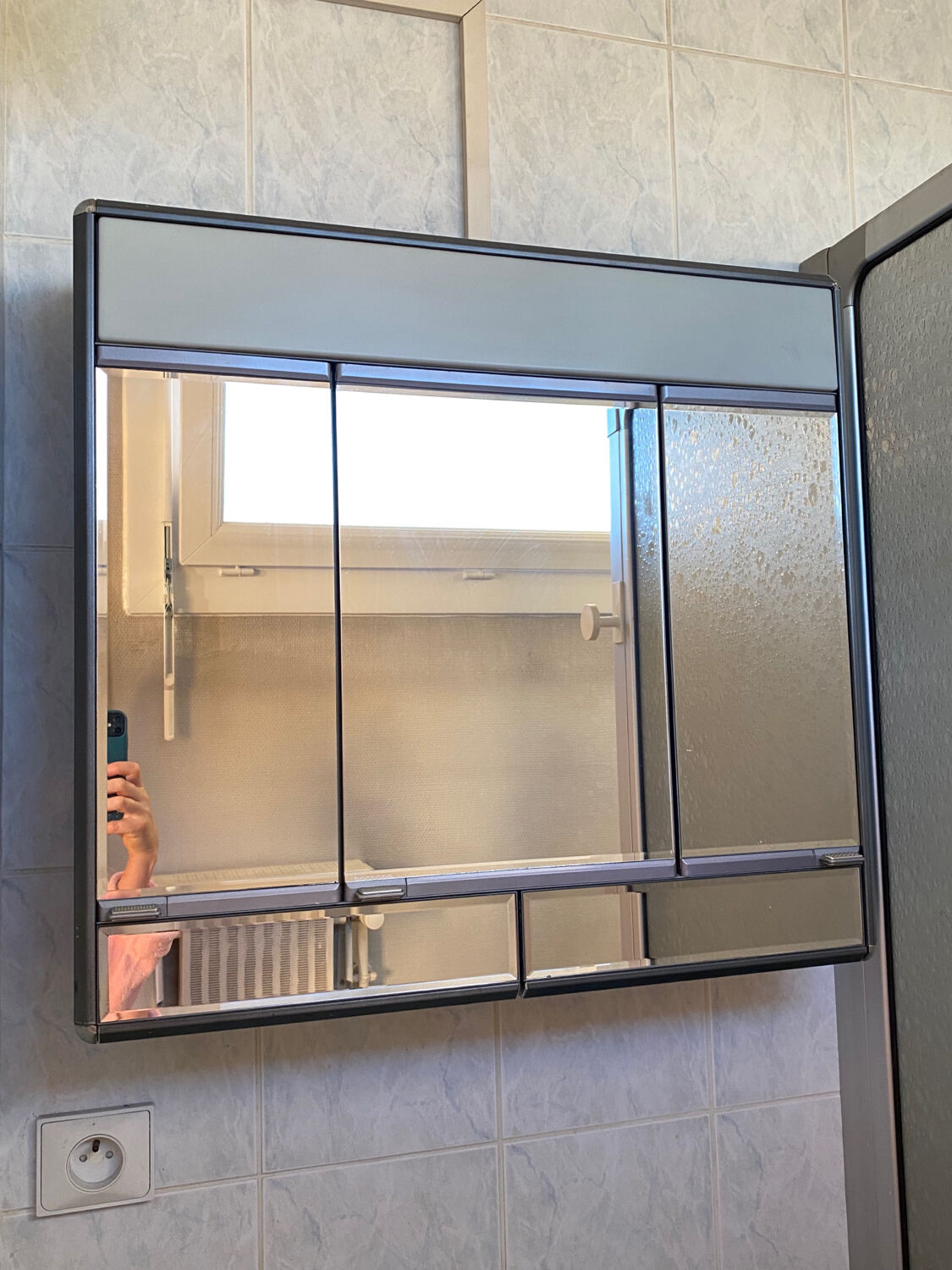 Bathroom cabinet