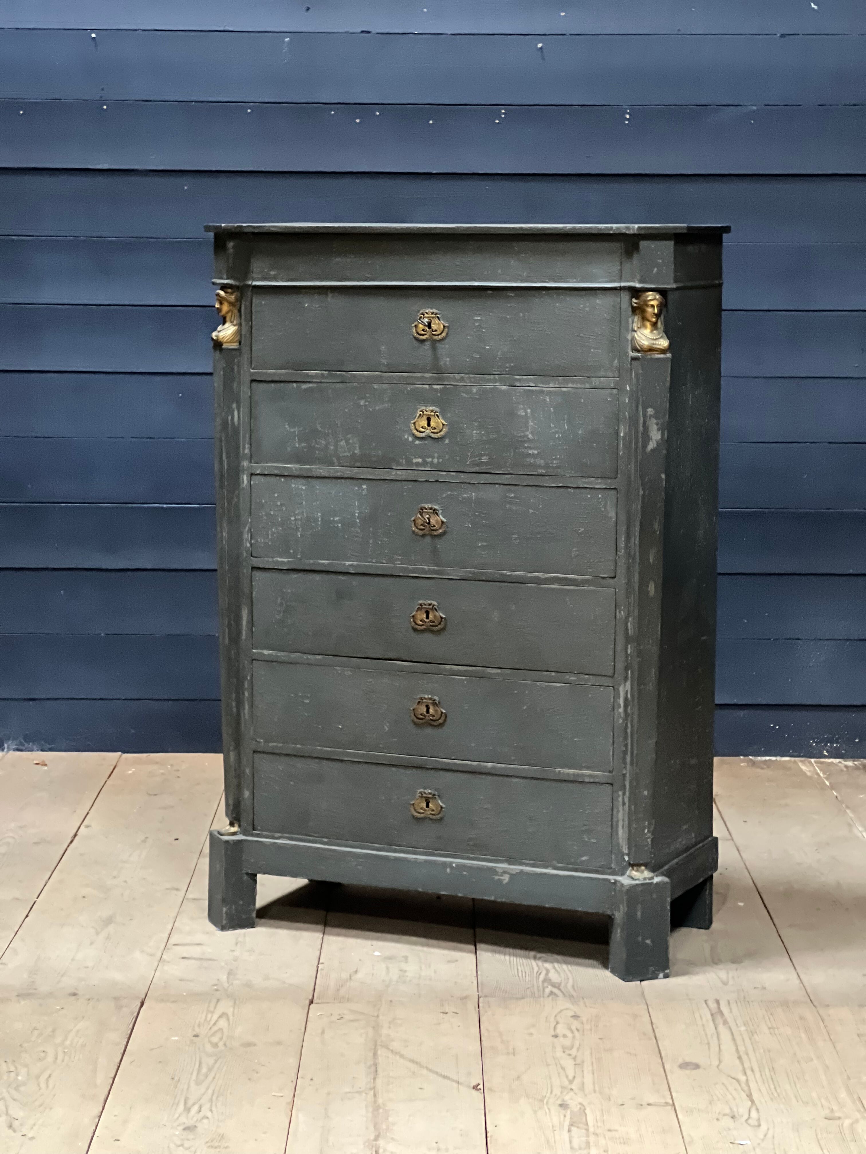 Commode patinée