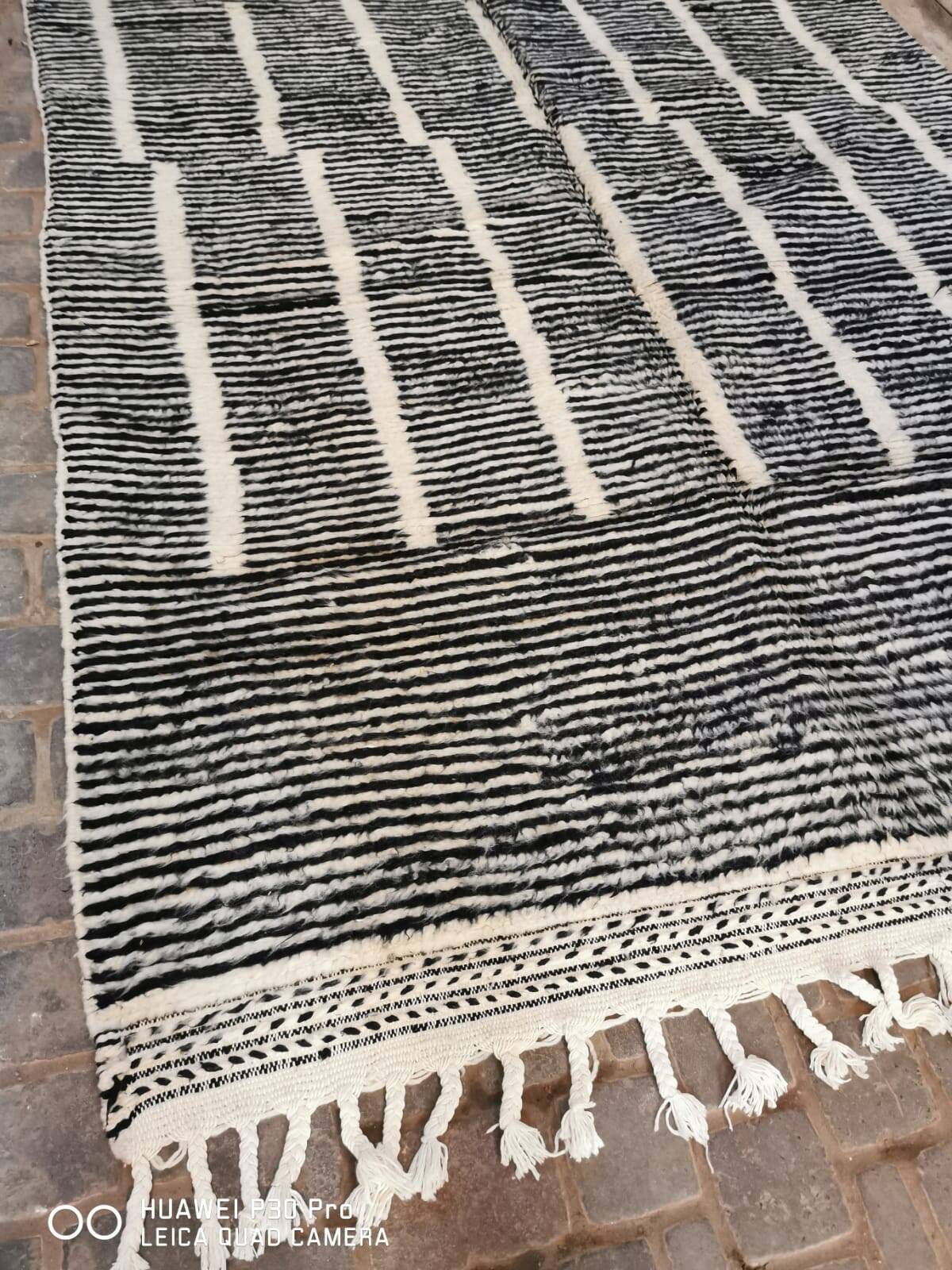 Black and white striped Beni Ouarain rug 3/2m