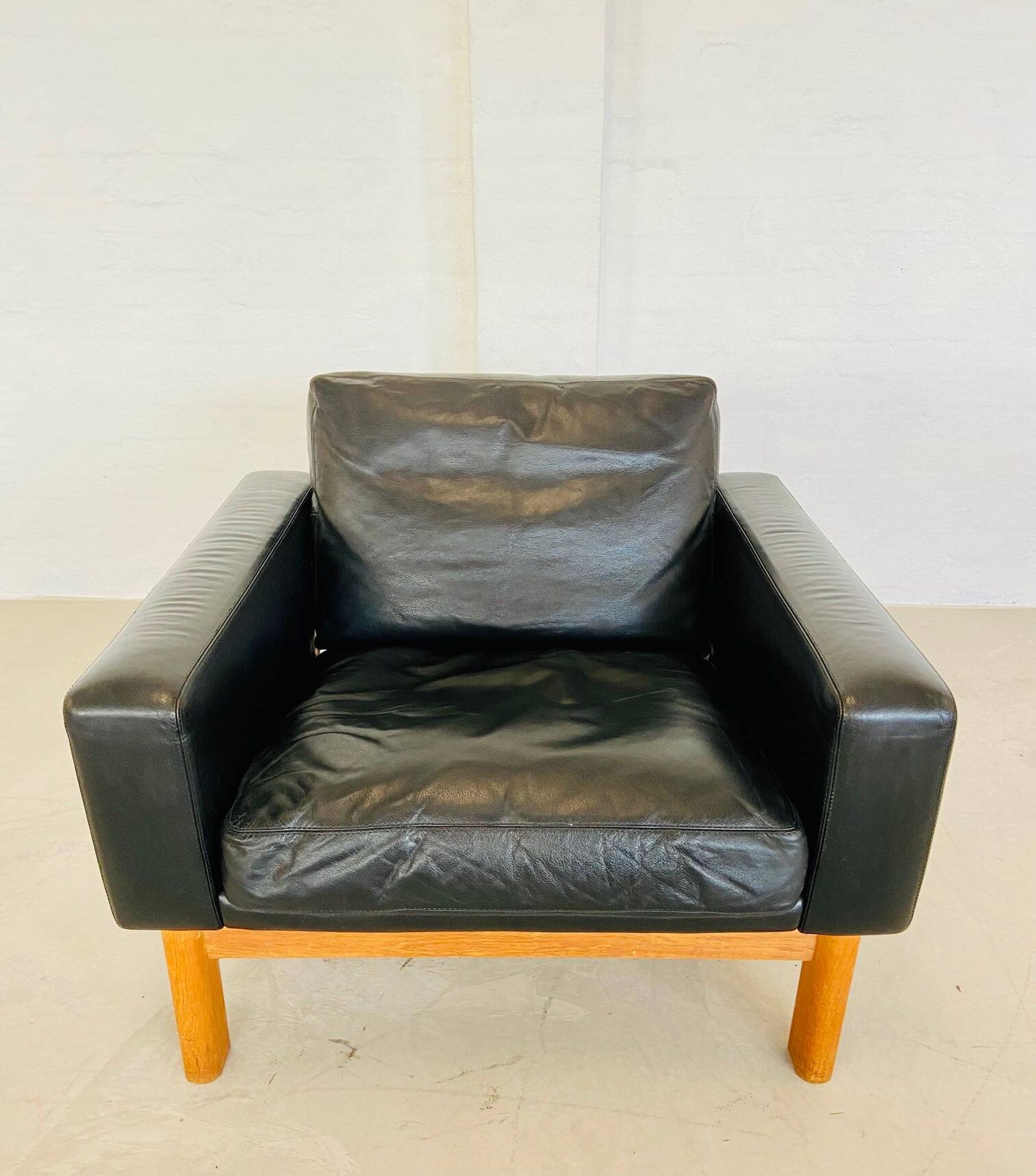 VINTAGE MID-CENTURY POUL M. VOLTHER  LEATHER AND OAK LOUNGE CHAIR 1960,s