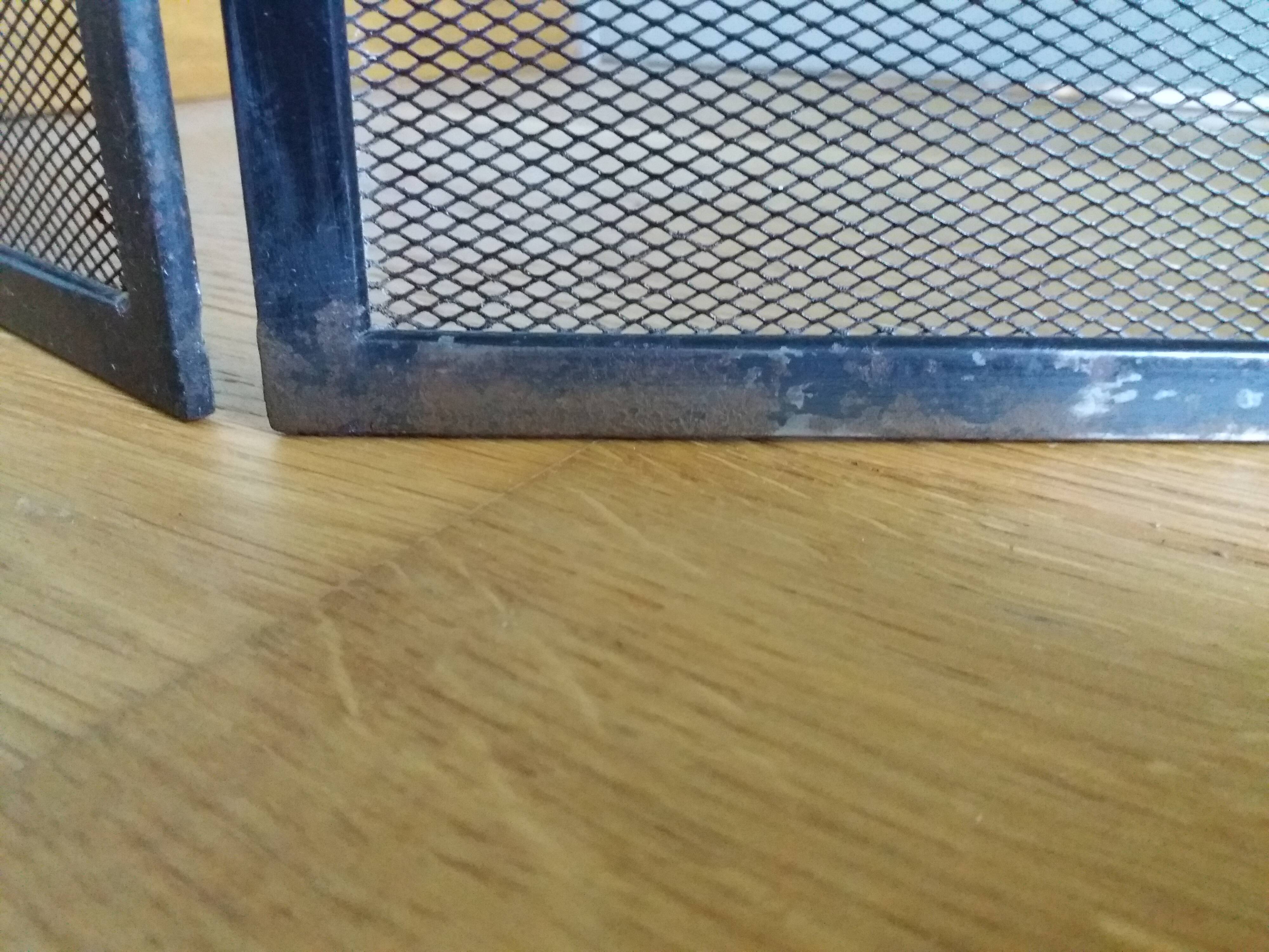 Fire screen chimney grille