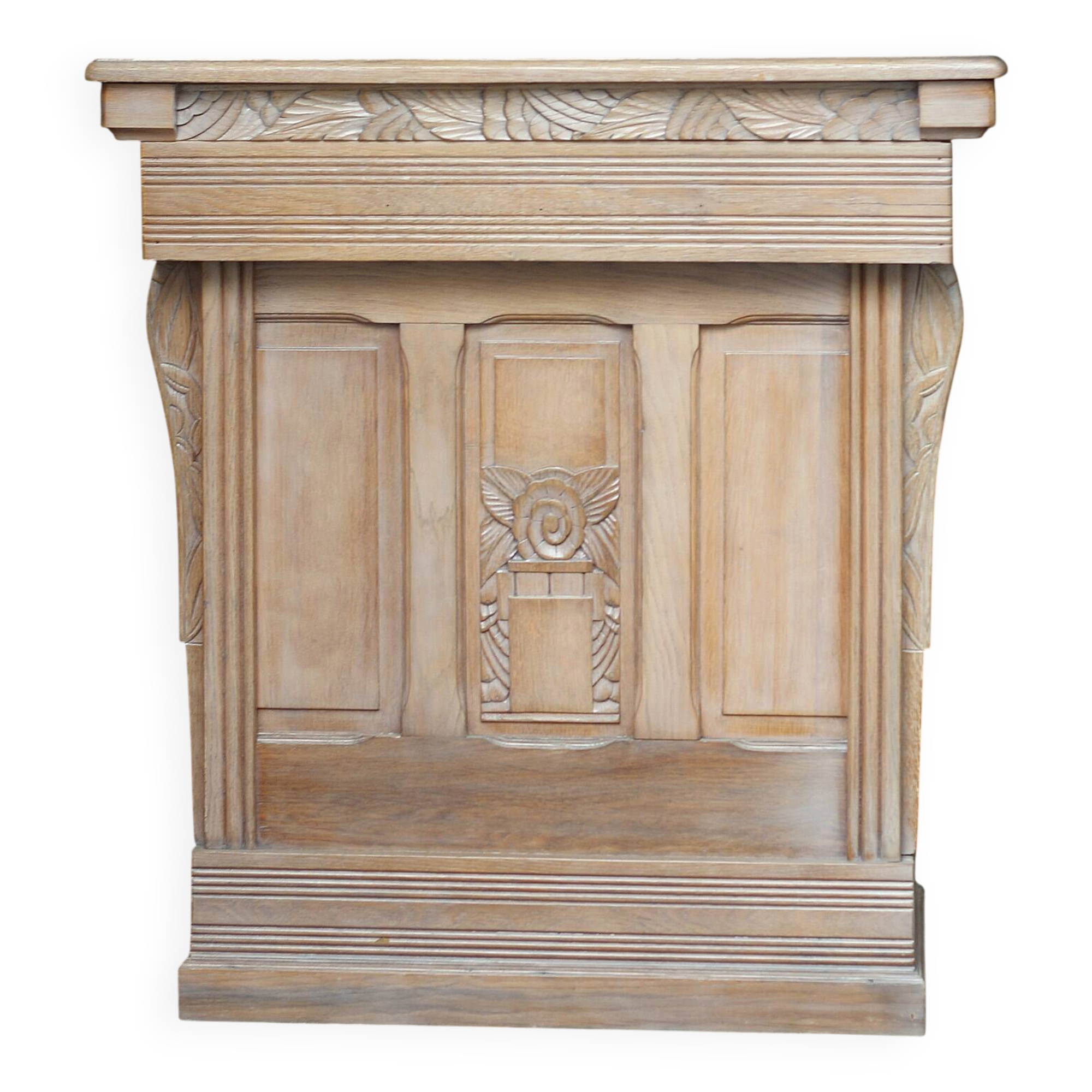 Beautiful shop counter in solid oak, Art Deco style. Very good condition.