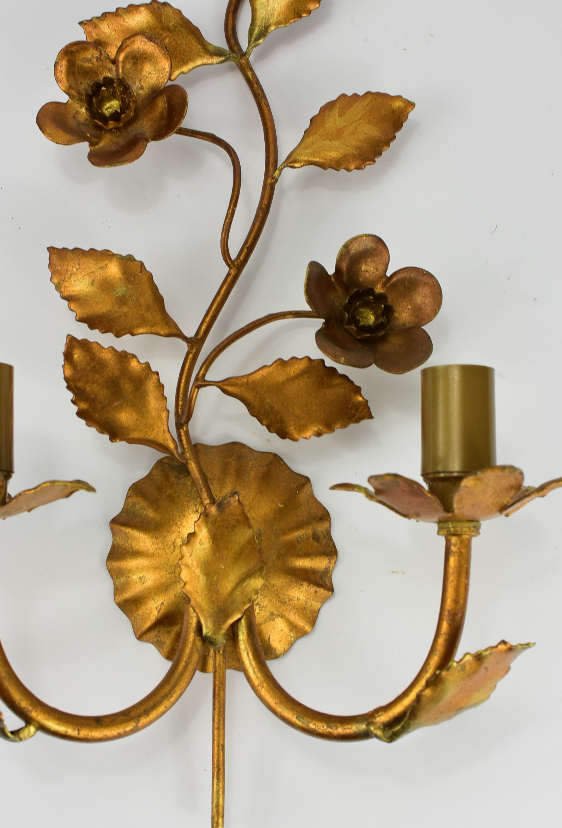 Wall lamp, golden flowers