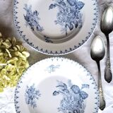 Assiettes creuses anciennes dépareillées en faïence terre de fer accompagnées d'une soupière