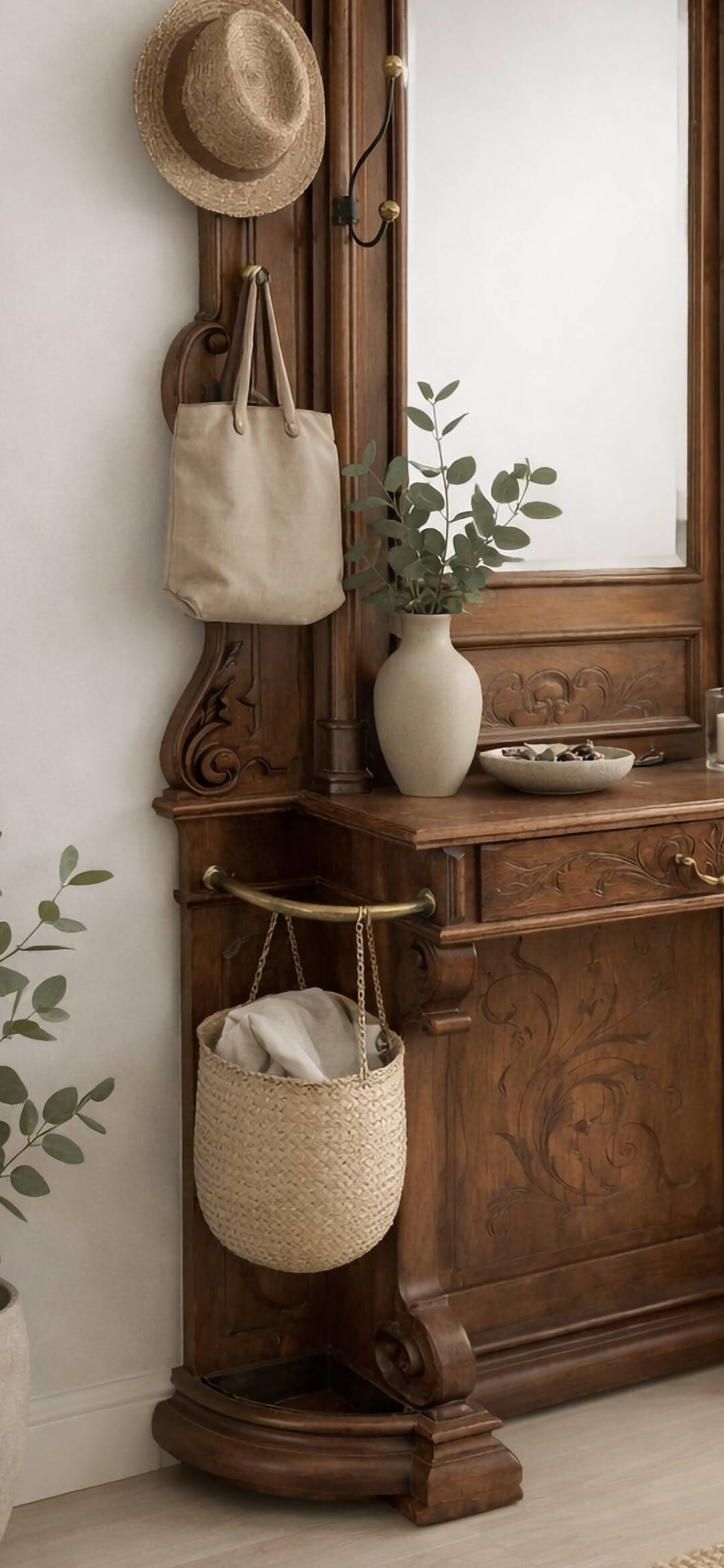 Cloakroom / umbrella stand