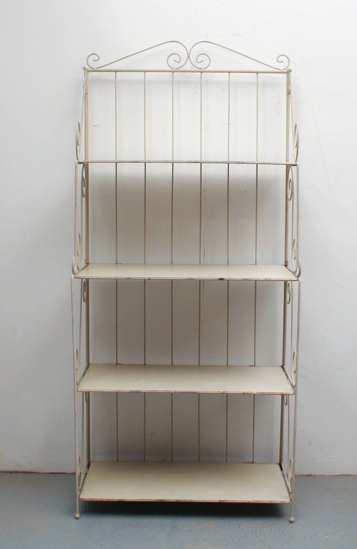 1950s shelf in metal Shabby Chic