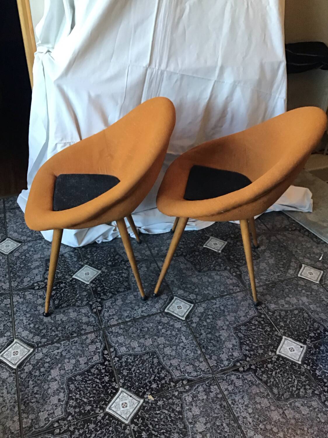 2 vintage chairs