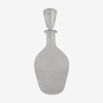 Carafe en cristal numérotée, soufflée et taillée