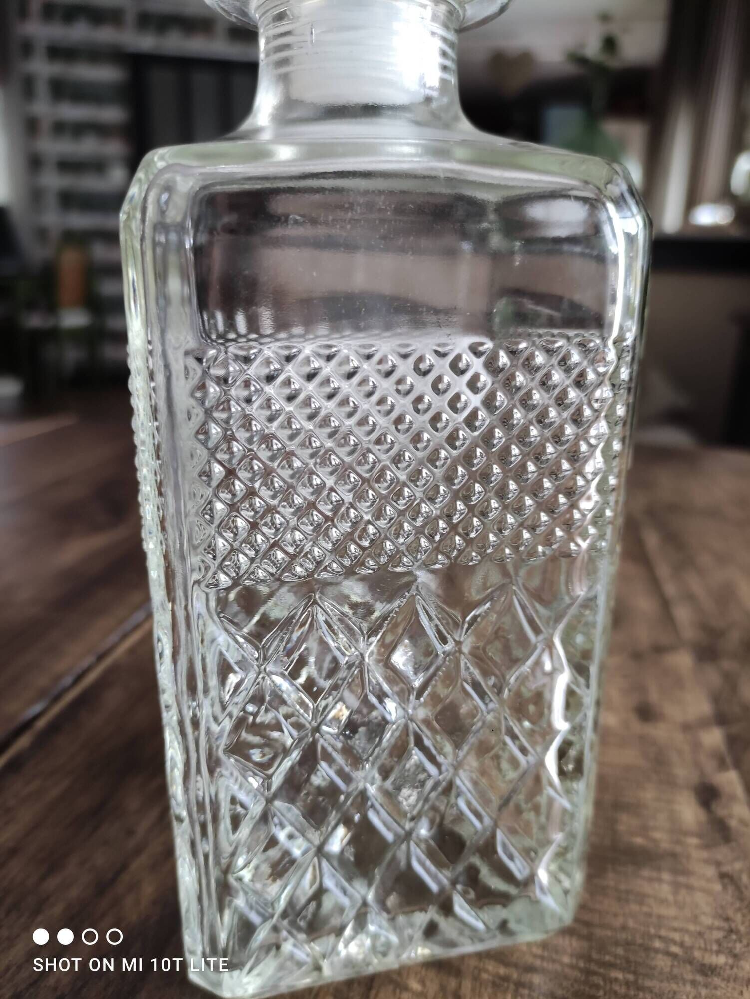Carafe à whisky carrée en verre facetté et bouchon hermétique