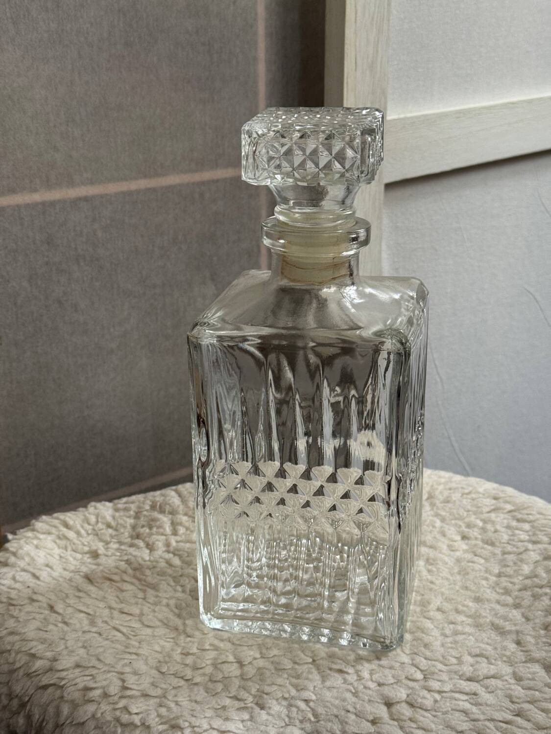 Glass whisky decanter