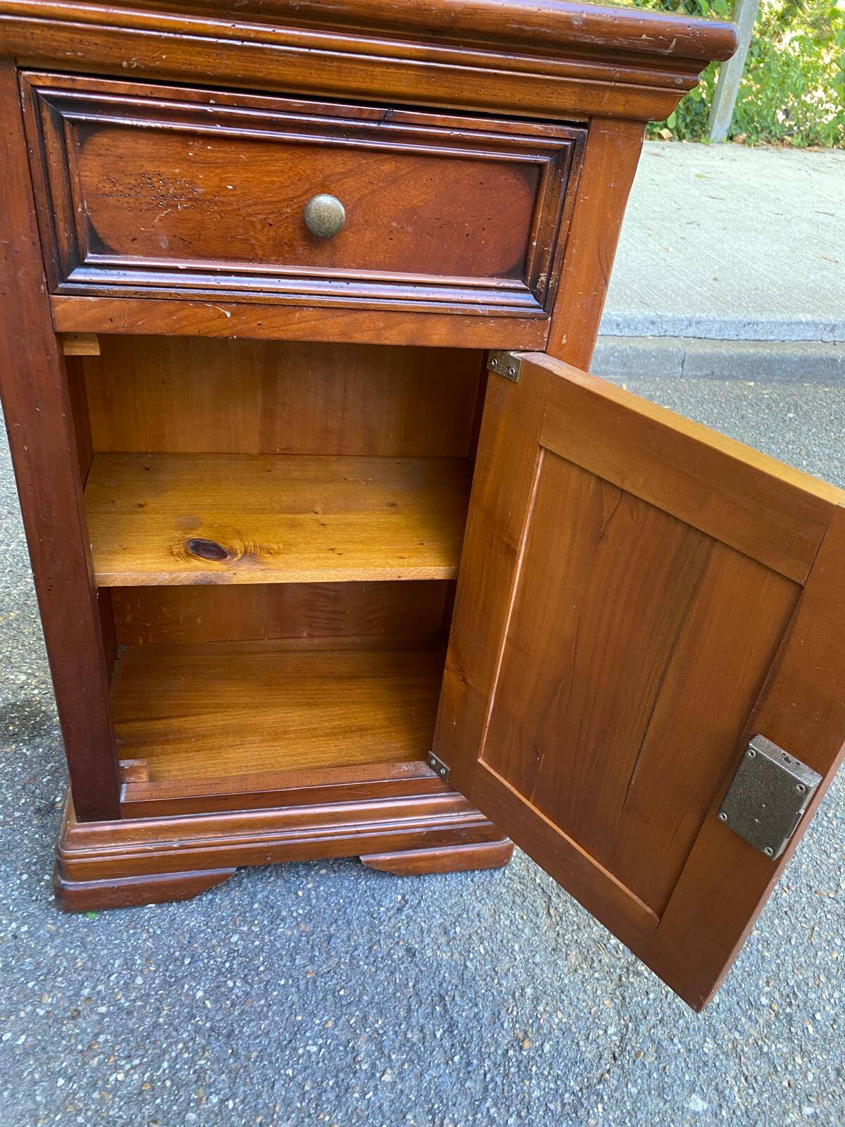Nightstand, accent furniture in solid wood with drawer and door, 1980.