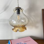 Vintage tulip-shaped portable lamp in transparent glass and gold.