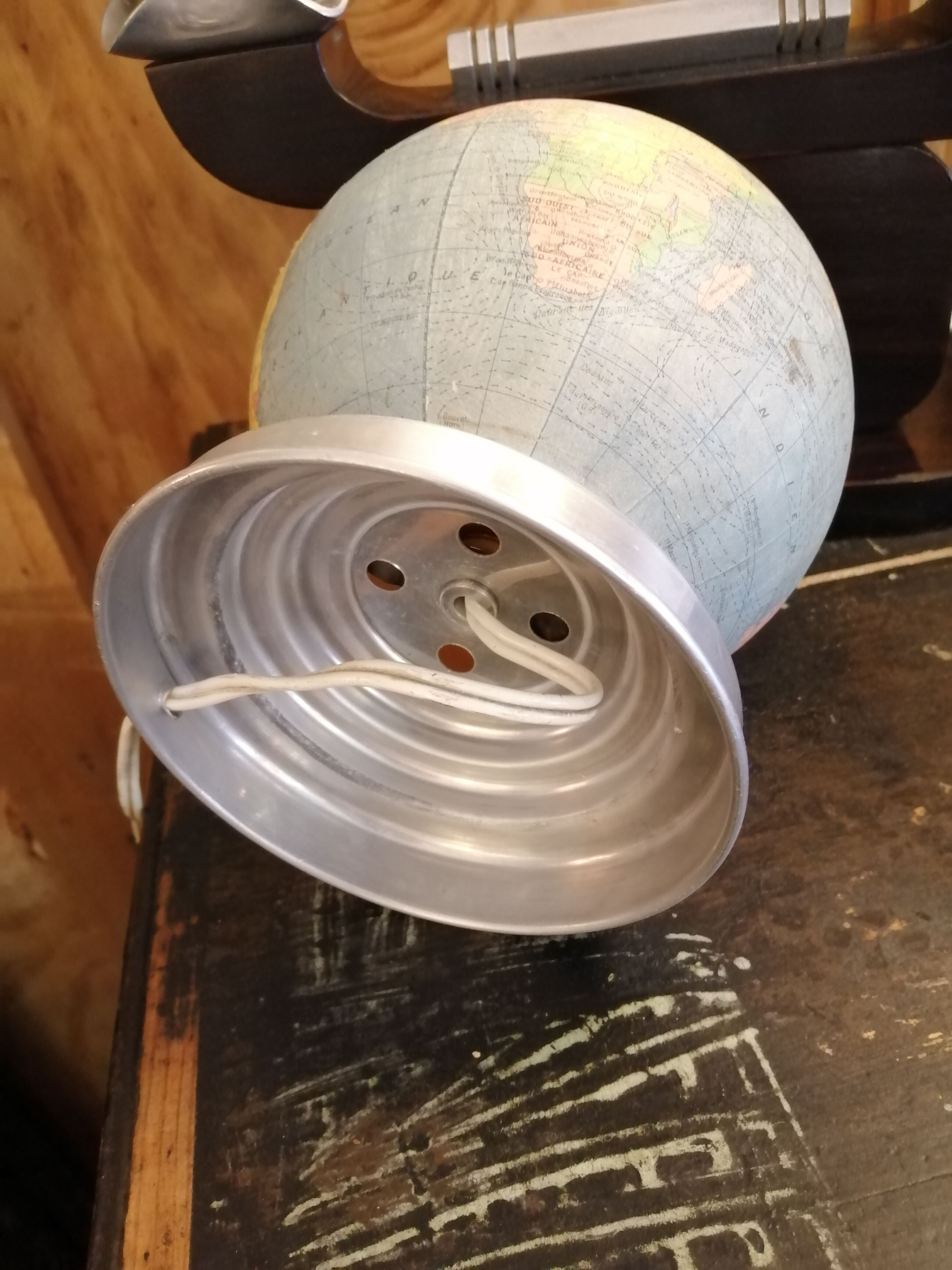 Luminous globe Girard and Barrere